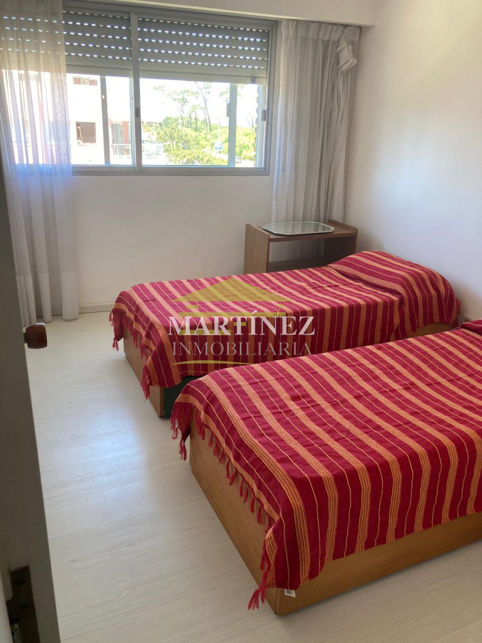 Apartamento ID.42 - Alquiler temporario de Apartamento de 4 dormitorios en Playa Mansa, Punta del Este