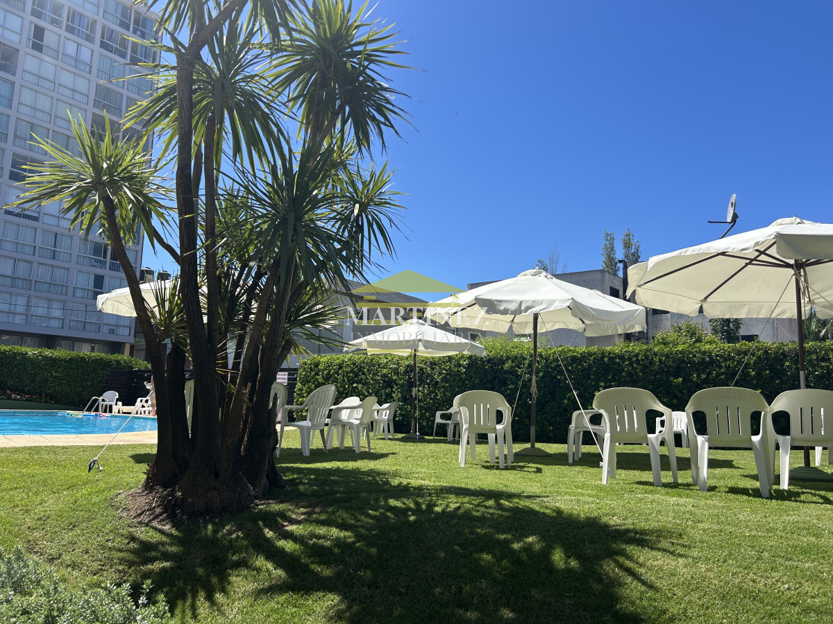 Apartamento ID.42 - Alquiler temporario de Apartamento de 4 dormitorios en Playa Mansa, Punta del Este