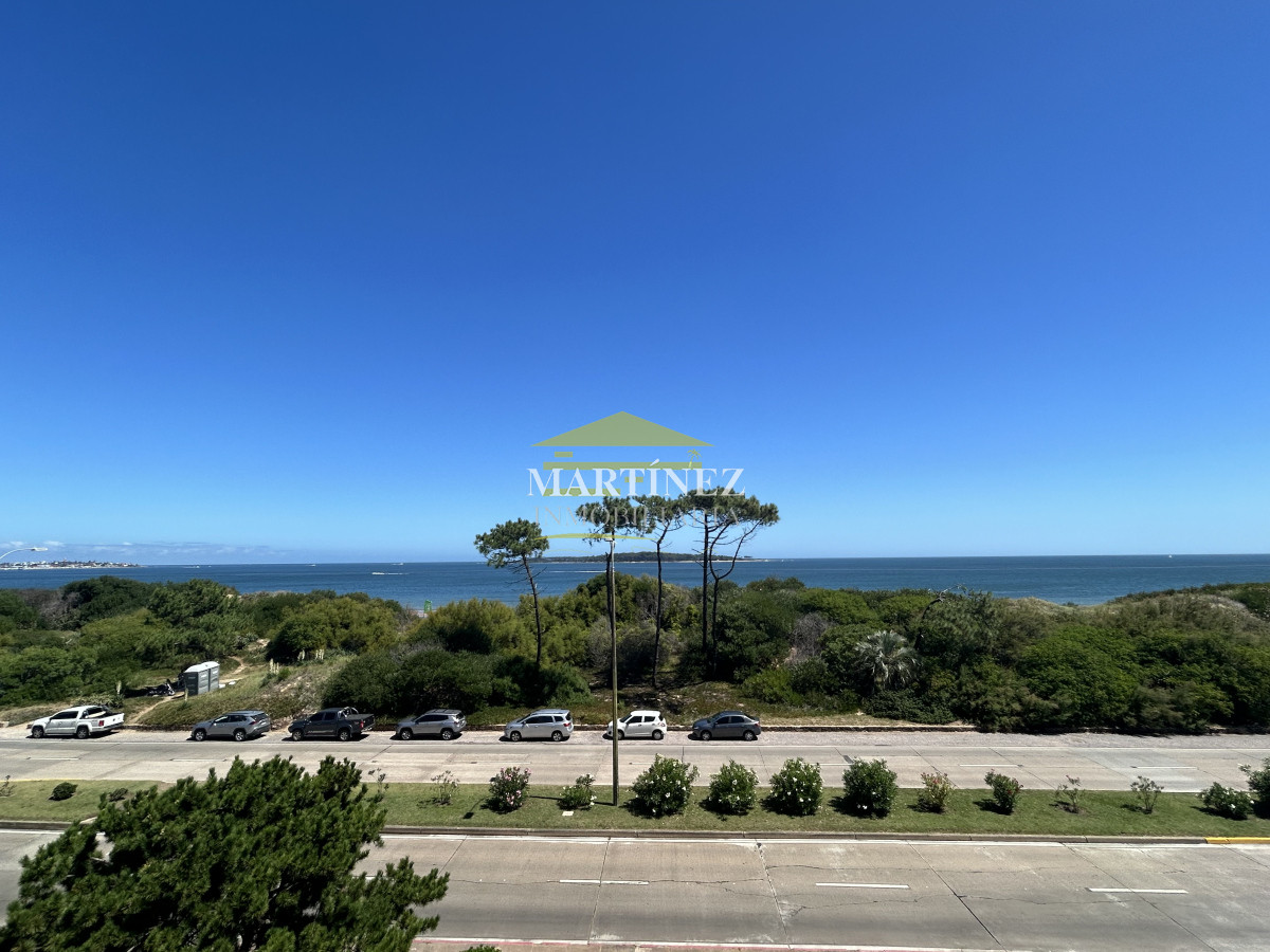 Apartamento ID.42 - Alquiler temporario de Apartamento de 4 dormitorios en Playa Mansa, Punta del Este