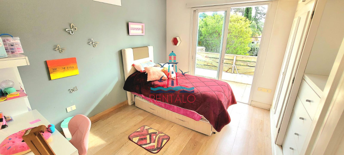 Casa ID.241 - Casa en venta de 4 dormitorios en Punta del este 