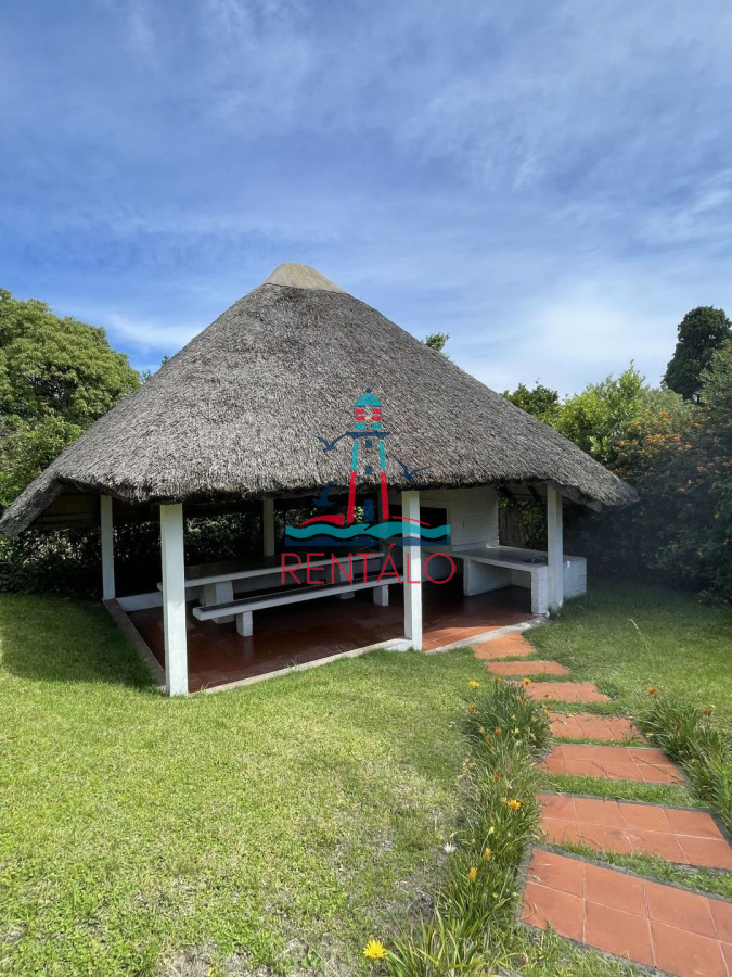 Casa ID.625 - Alquiler de casa en punta del este de 3 dormitorios a una cuadra de la playa