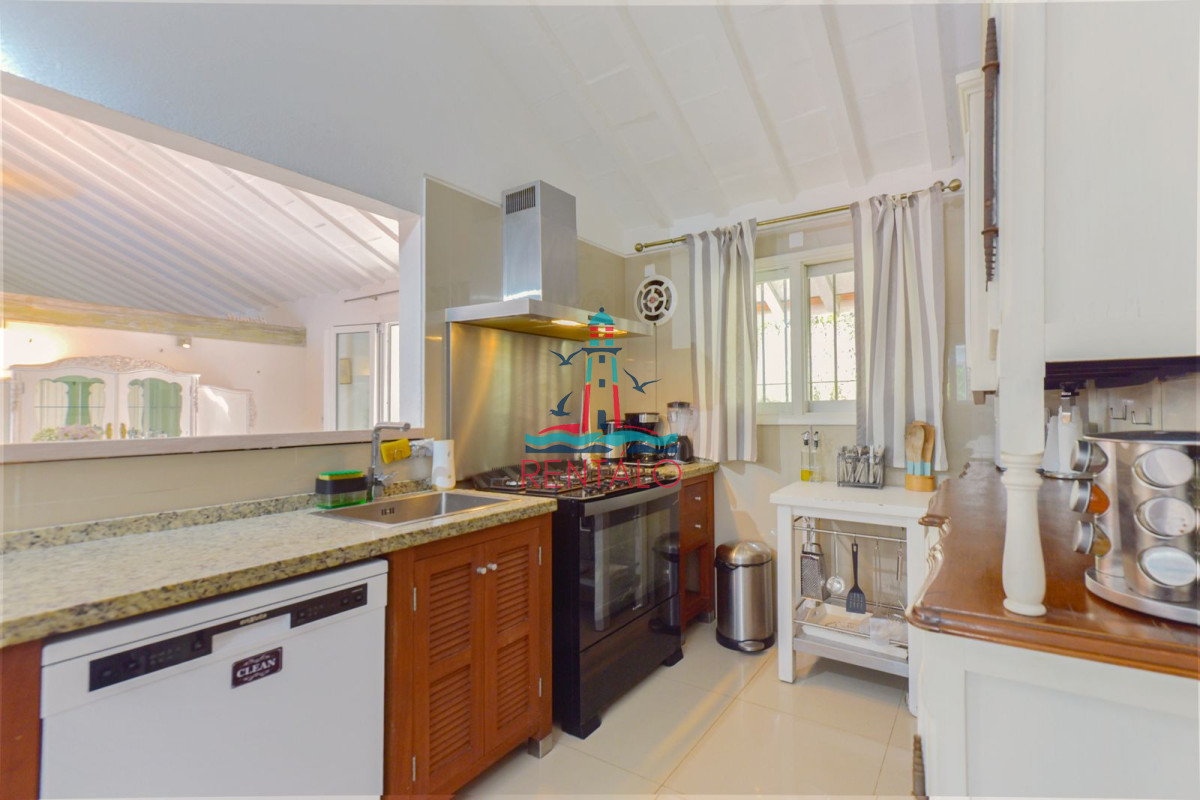 Casa ID.240 - Casa en venta 5 dormitorios en Punta del este Rincon del Indio