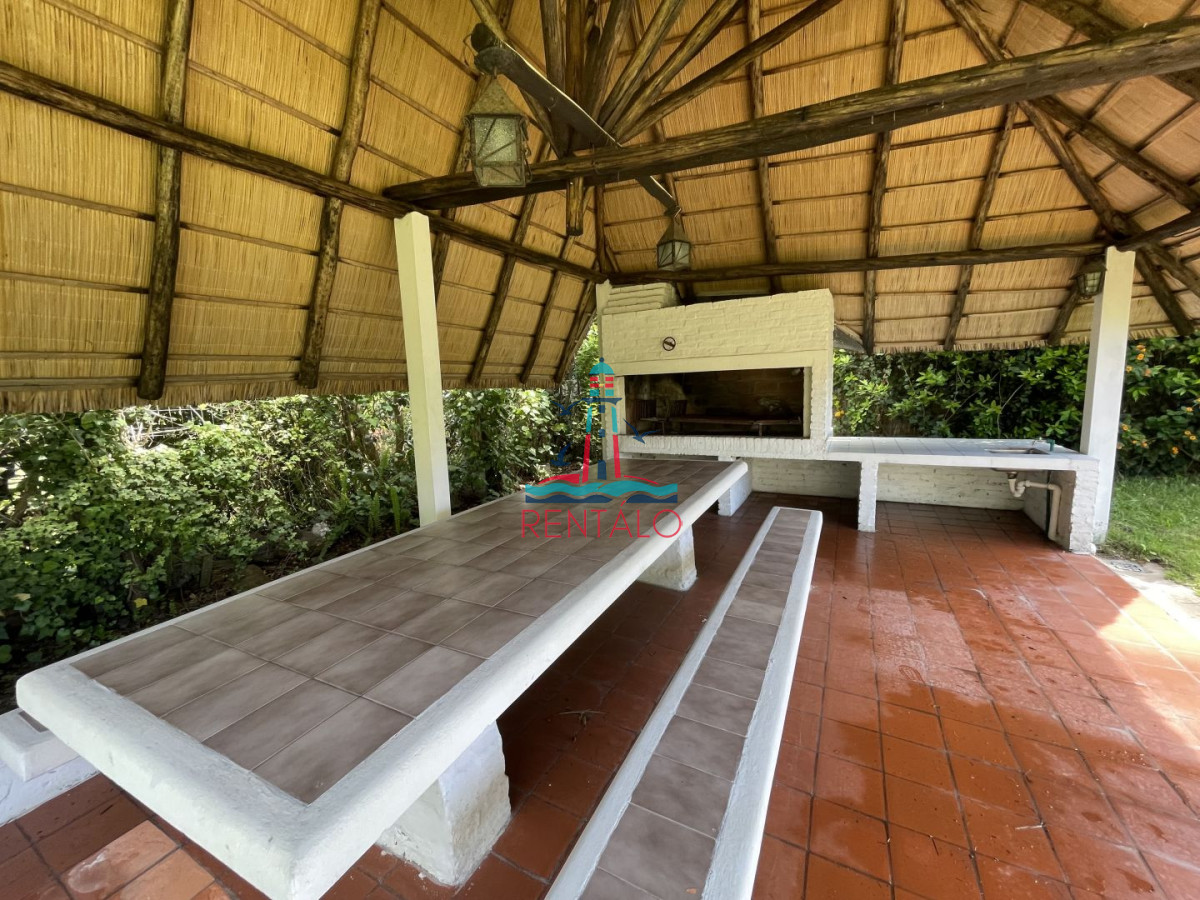 Casa ID.625 - Alquiler de casa en punta del este de 3 dormitorios a una cuadra de la playa