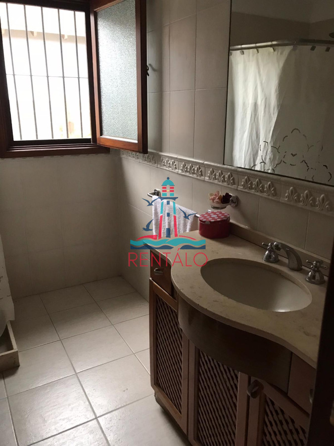 Casa ID.239 - Venta de Casa 4 dormitorios en Beverly Hills, Punta del Este.