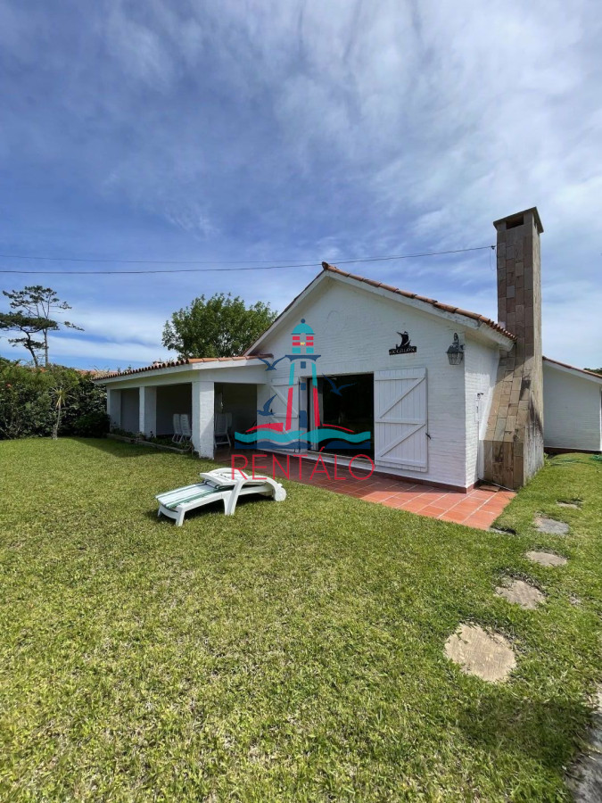 Casa ID.625 - Alquiler de casa en punta del este de 3 dormitorios a una cuadra de la playa