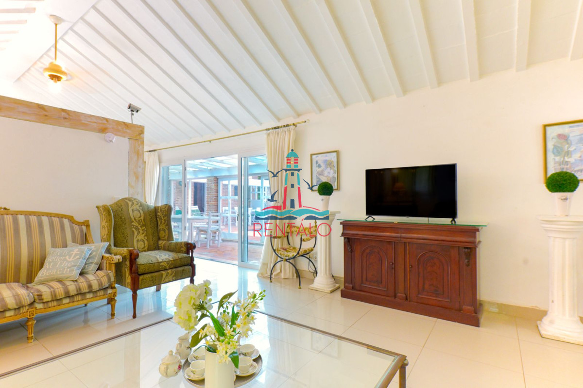 Casa ID.240 - Casa en venta 5 dormitorios en Punta del este Rincon del Indio