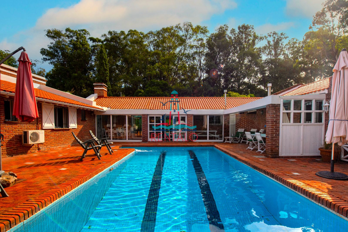 Casa ID.240 - Casa en venta 5 dormitorios en Punta del este Rincon del Indio