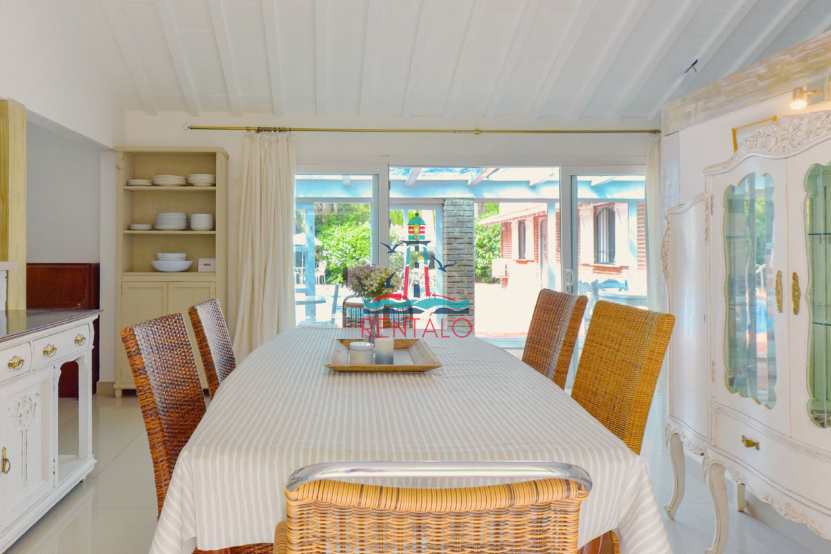Casa ID.240 - Casa en venta 5 dormitorios en Punta del este Rincon del Indio