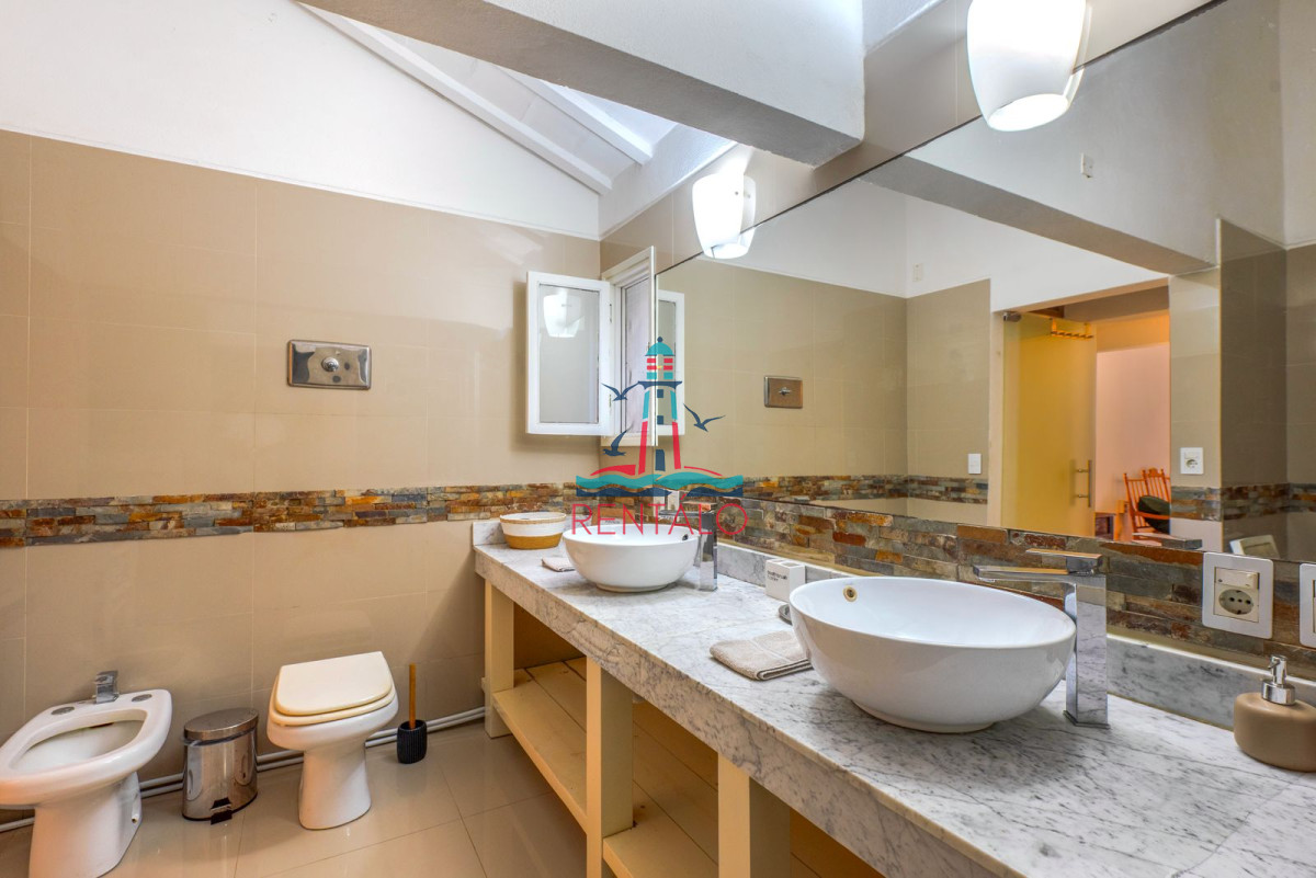Casa ID.240 - Casa en venta 5 dormitorios en Punta del este Rincon del Indio