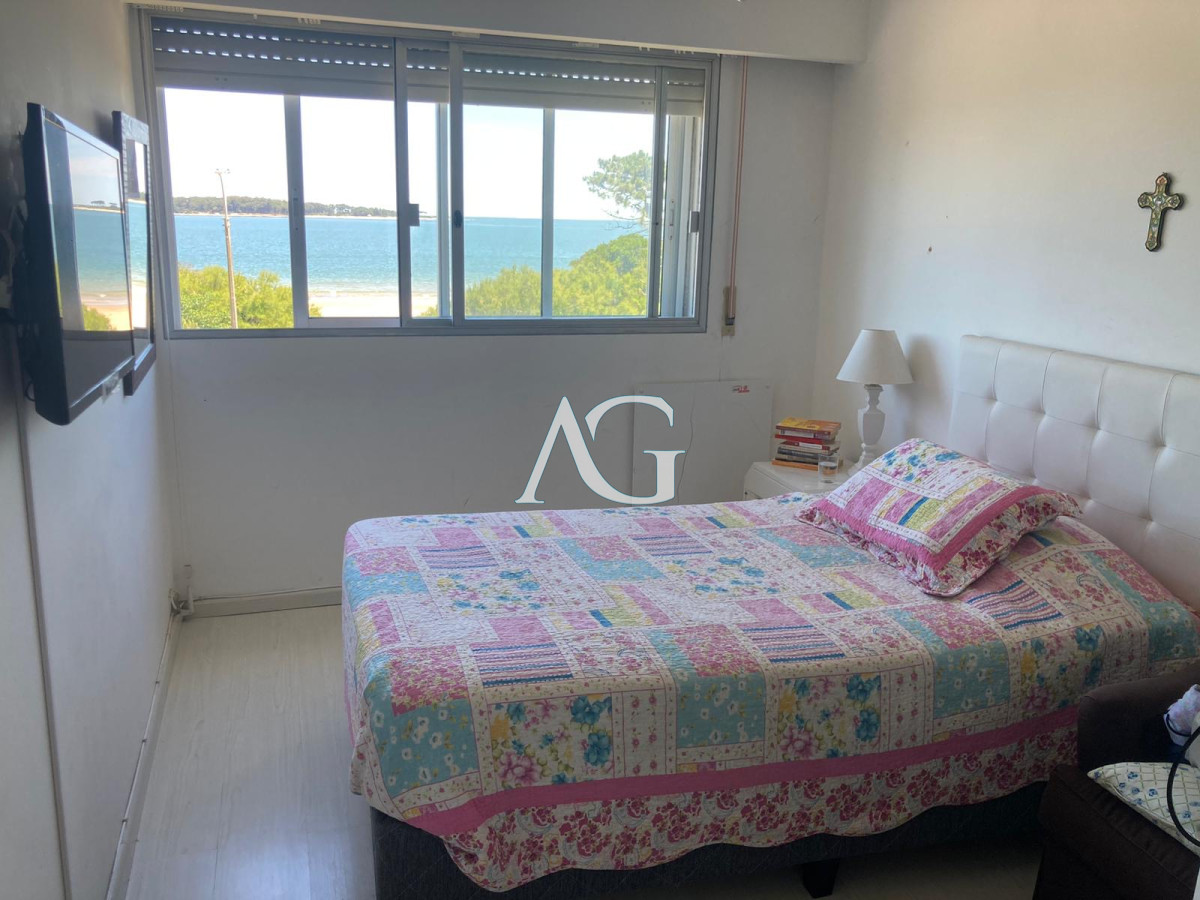 Apartamento ID.56 - Alquiler temporario de Apartamento de 4 dormitorios en Playa Mansa, Punta del Este
