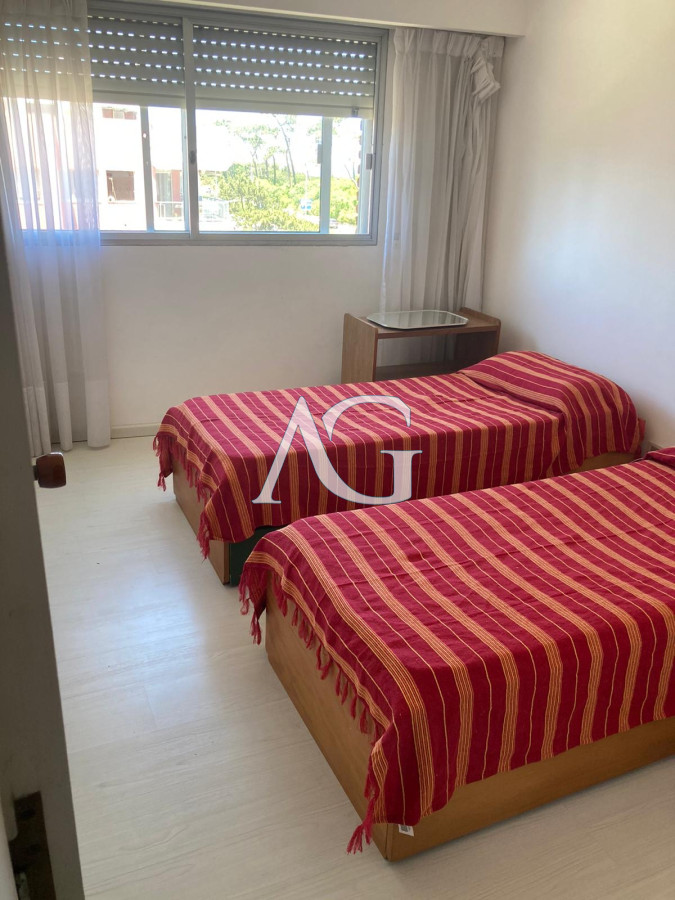 Apartamento ID.56 - Alquiler temporario de Apartamento de 4 dormitorios en Playa Mansa, Punta del Este