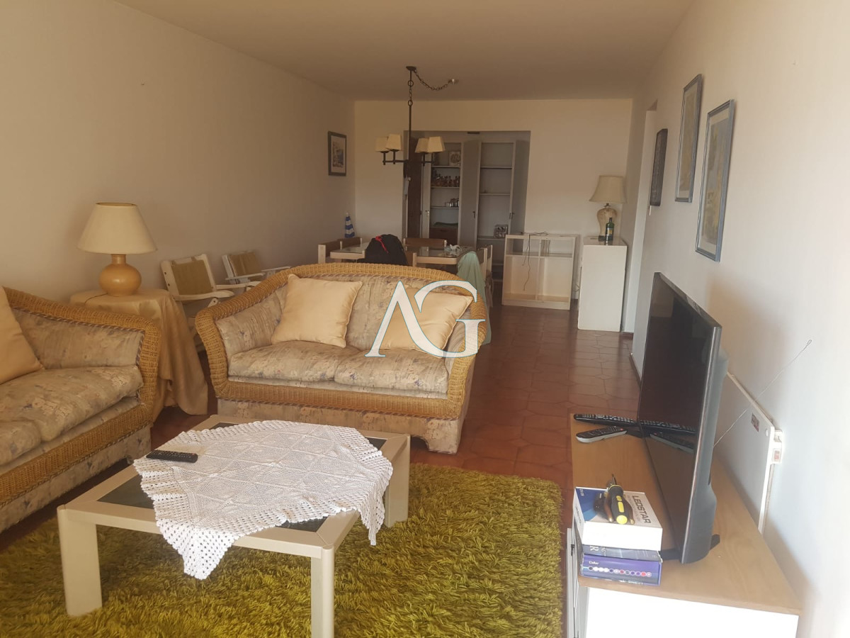 Apartamento ID.56 - Alquiler temporario de Apartamento de 4 dormitorios en Playa Mansa, Punta del Este