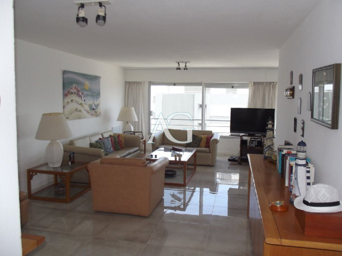 Apartamento ID.72 - Venta apartamento 3 dormitorios, Península, Punta del Este.