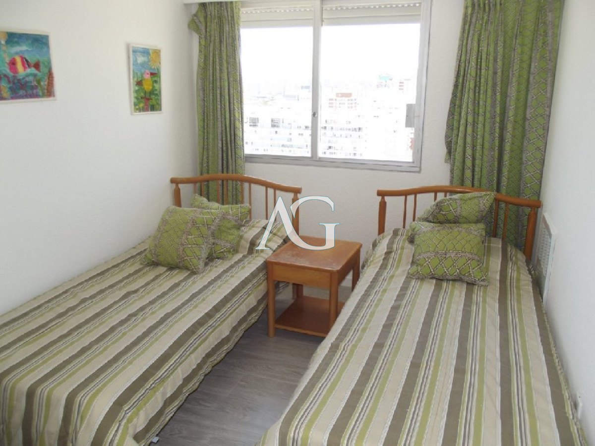 Apartamento ID.72 - Venta apartamento 3 dormitorios, Península, Punta del Este.