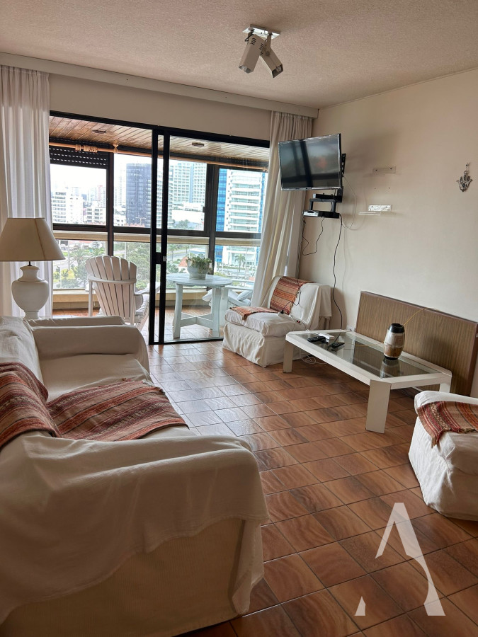Apartamento ID.80 - Alquiler Invernal y temporada de Apartamento 2 dormitorios en Playa Brava, Punta del Este. 