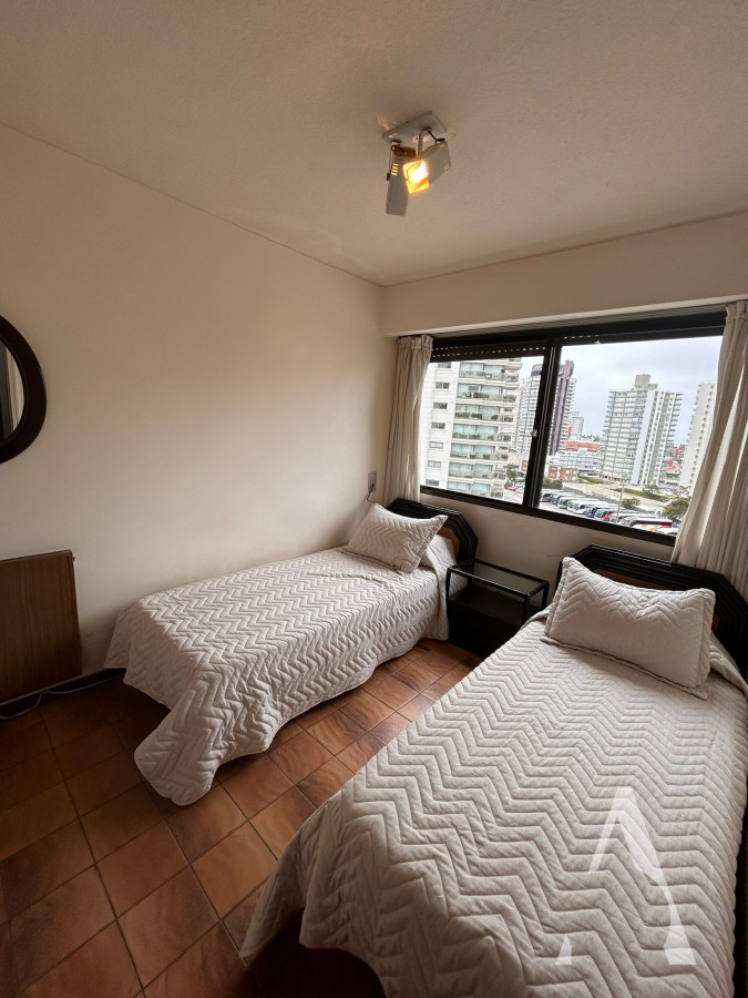 Apartamento ID.80 - Alquiler Invernal y temporada de Apartamento 2 dormitorios en Playa Brava, Punta del Este. 