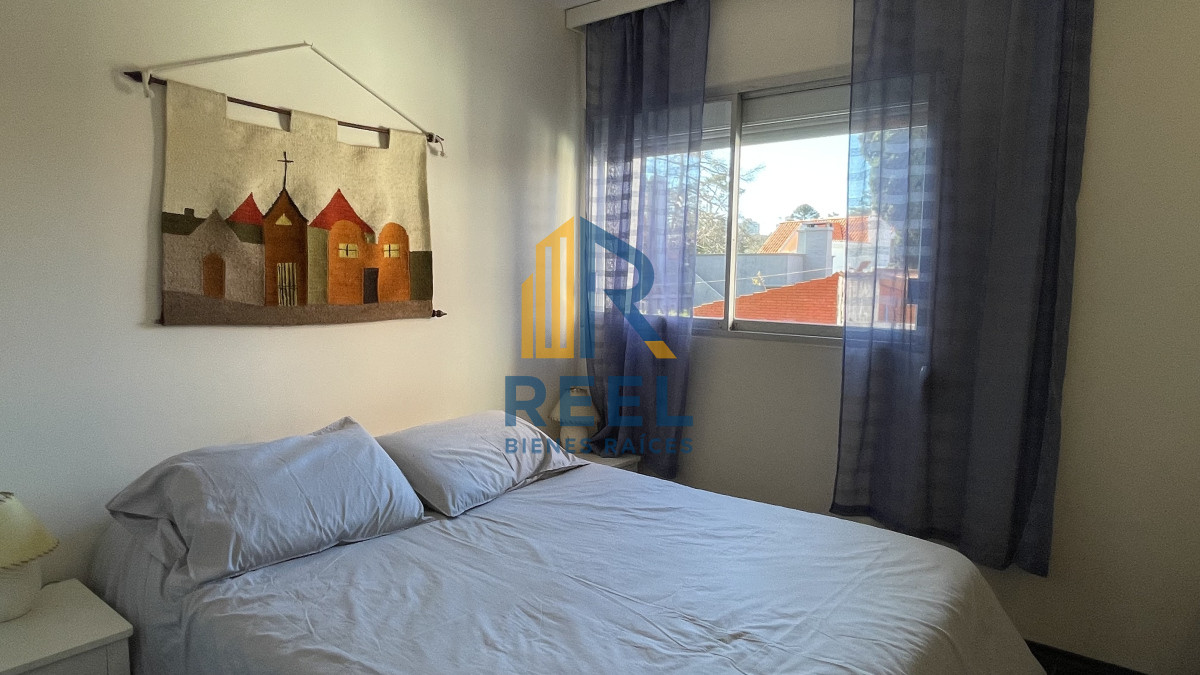 Apartamento ID.20 - Venta de apartamento de dos dormitorios en Playa Mansa, Punta del Este, Uruguay 