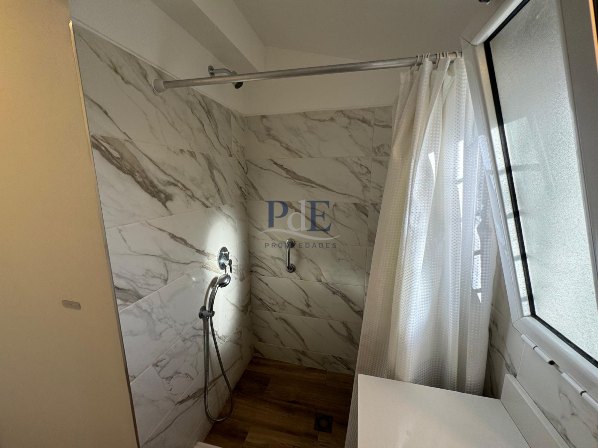 Casa ubicada en Playa Mansa, 3 dormitorios. Parada 13. - Imagen 18