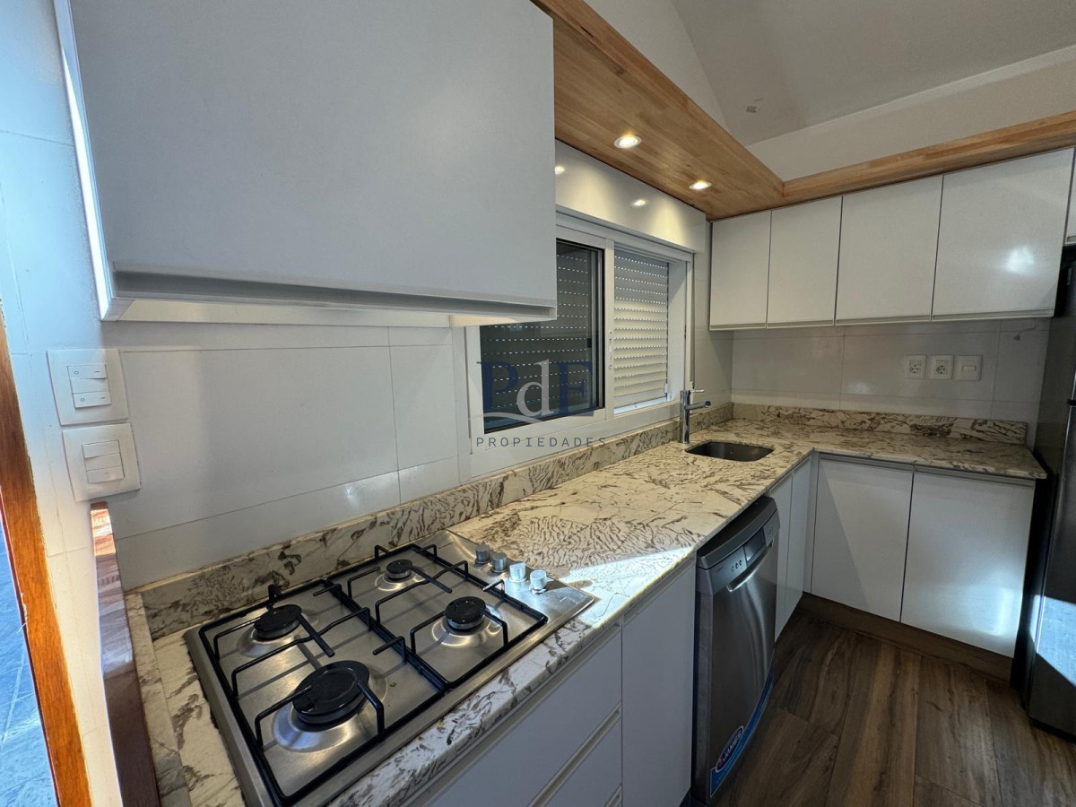 Casa ubicada en Playa Mansa, 3 dormitorios. Parada 13. - Imagen 9