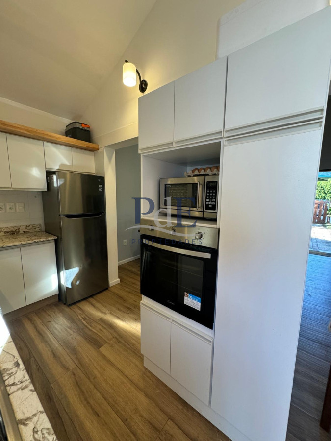 Casa ubicada en Playa Mansa, 3 dormitorios. Parada 13. - Imagen 1