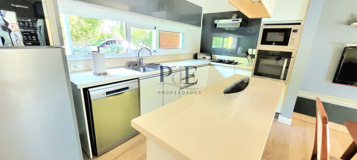 Casa en venta de 4 dormitorios, 4 baños en Marly, Punta del Este. - Imagen 13