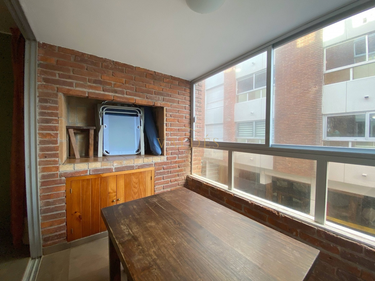 Apartamento ID.3527 - Venta de Apartamento 2 dormitorios en Playa Mansa, Punta del Este.