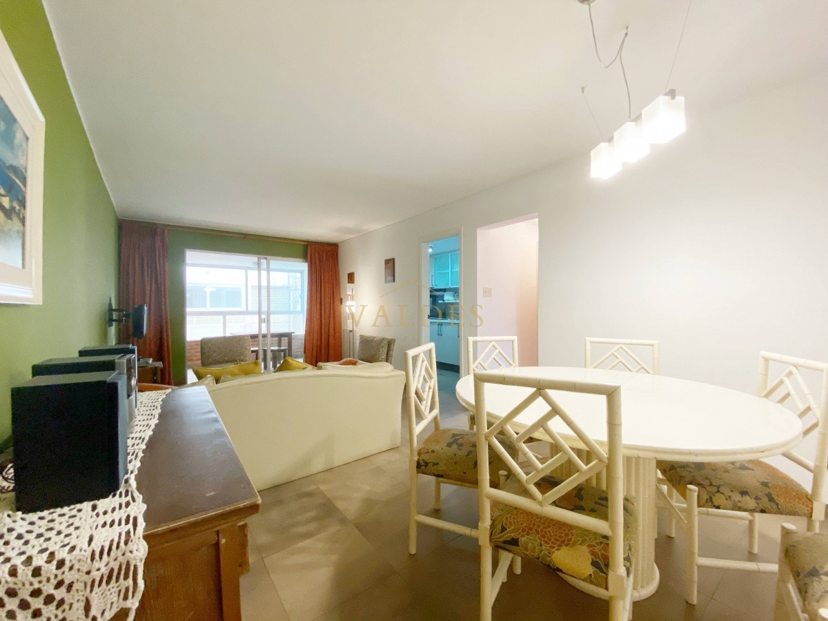 Apartamento ID.3527 - Venta de Apartamento 2 dormitorios en Playa Mansa, Punta del Este.