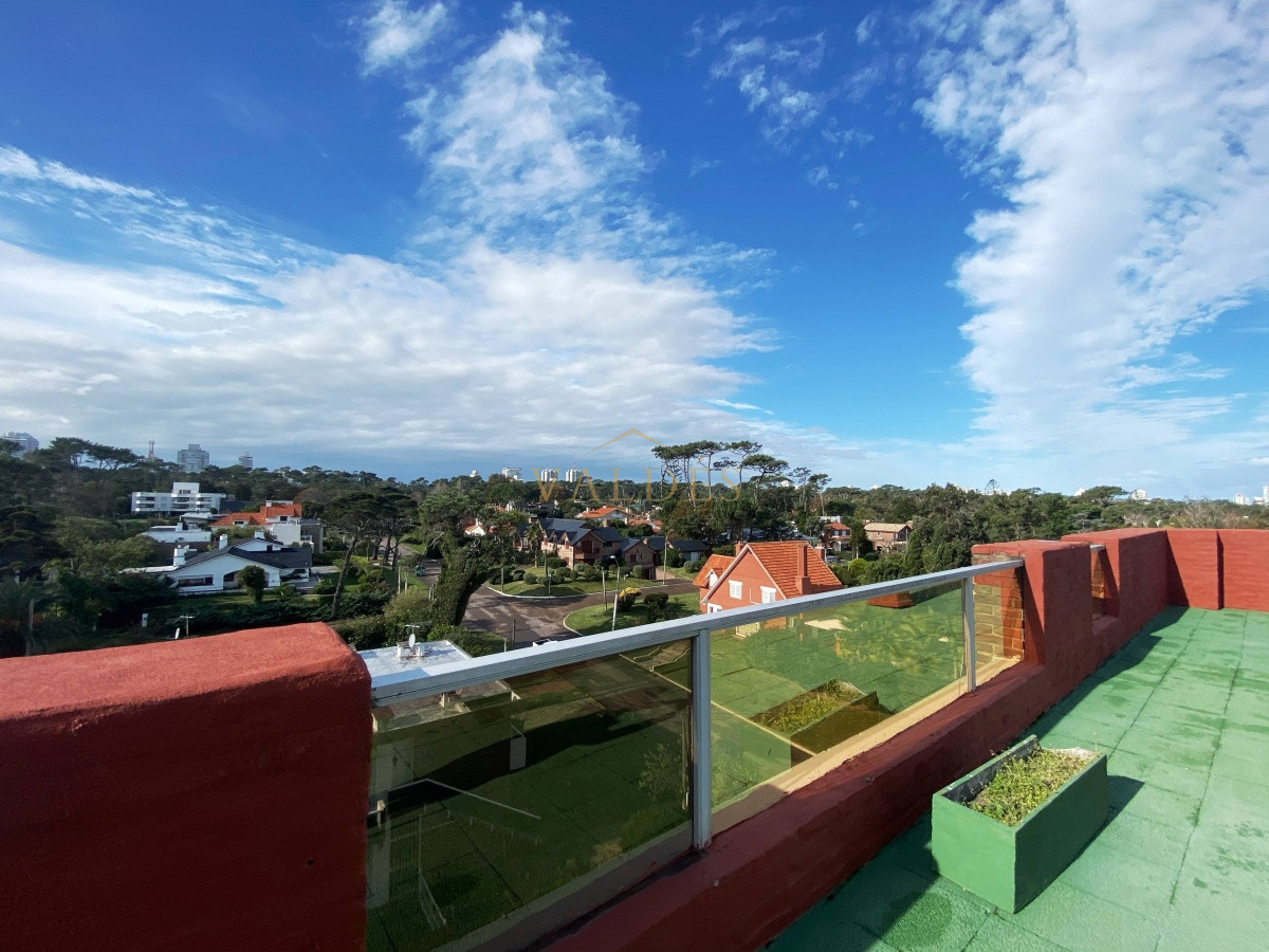 Apartamento ID.3527 - Venta de Apartamento 2 dormitorios en Playa Mansa, Punta del Este.