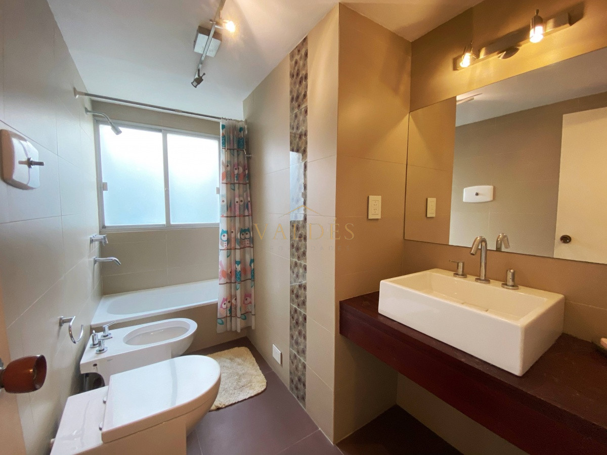 Apartamento ID.3527 - Venta de Apartamento 2 dormitorios en Playa Mansa, Punta del Este.