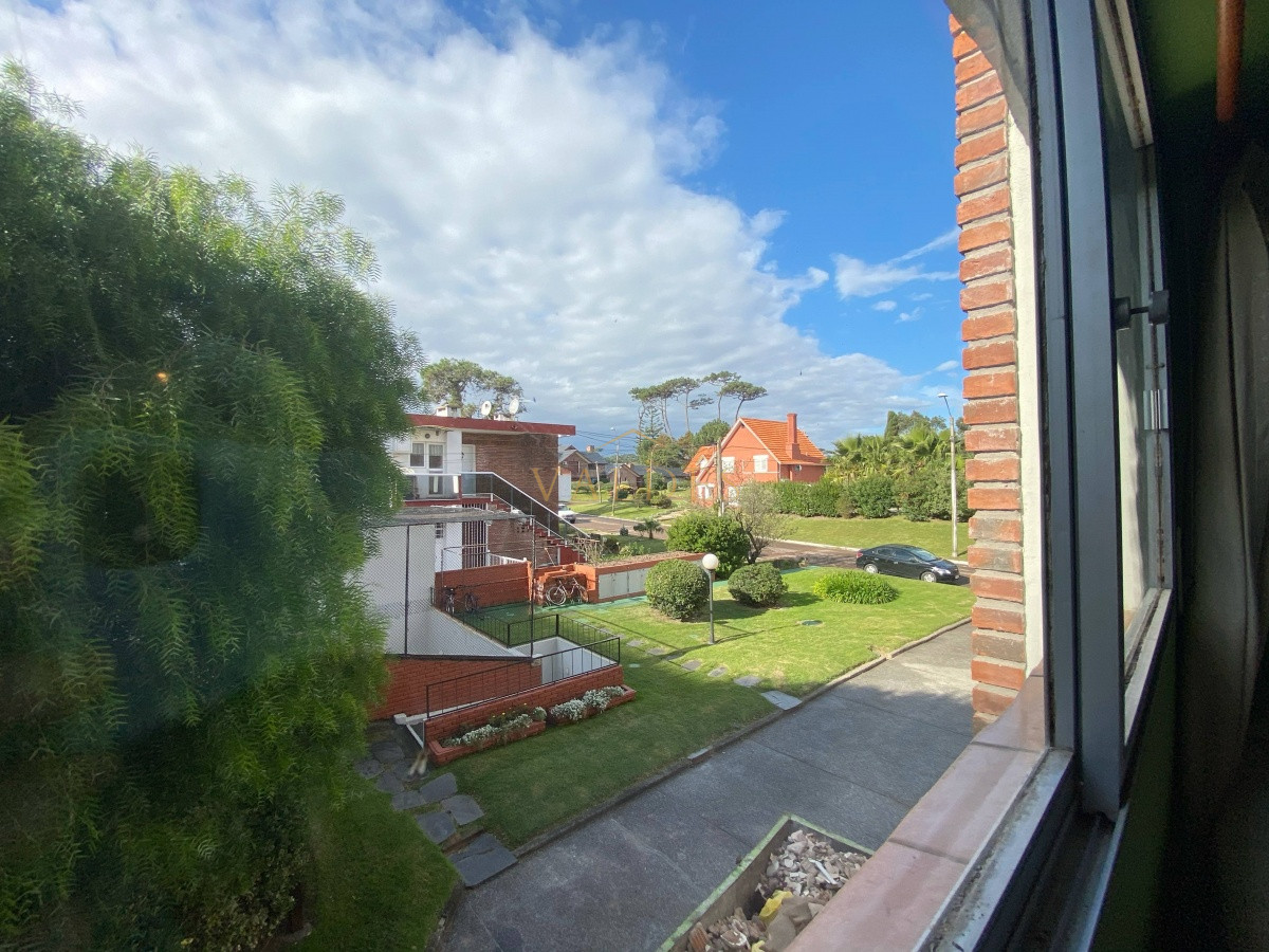 Apartamento ID.3527 - Venta de Apartamento 2 dormitorios en Playa Mansa, Punta del Este.