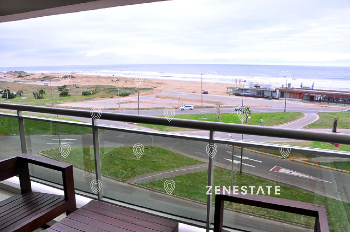 Venta de Apartamento, 3 dormitorios. Playa brava, Punta del Este. - ZEN529A