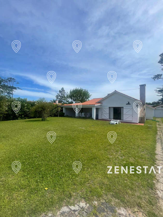 Alquiler temporario de casa en Playa Mansa, Punta del Este, Uruguay - ZEN5516C