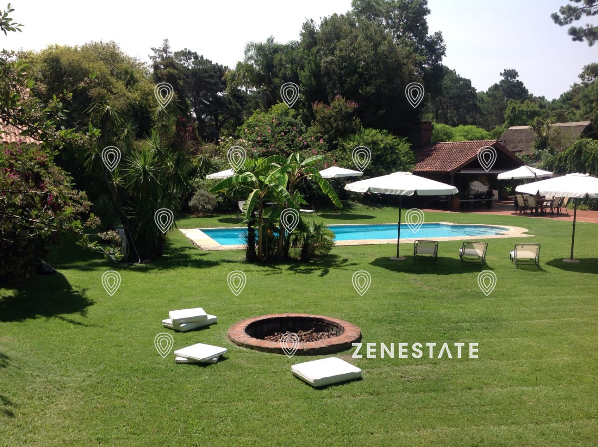 Venta de Casa 4 Dormitorios, Playa Mansa - ZEN1662C