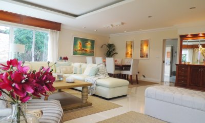 Venta de Casa 5 dormitorios en Playa Mansa, Punta del Este.