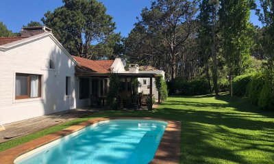 Casa en Laguna Blanca, muy buenas comodidades, Seguridad.Ref: 6080