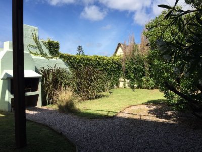 espectacular casa en manantiales a media cuadra de la playa.ref: 6104 - alf5875c