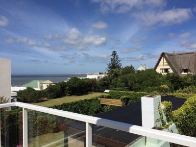 espectacular casa en manantiales a media cuadra de la playa.ref: 6104 - alf5875c