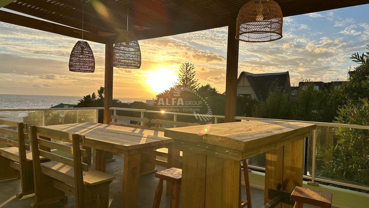 Casa ID.5875 - Espectacular casa en Manantiales a media cuadra de la playa.Ref: 6104