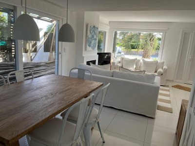 hermosa casa en venta en montoya a solo pasos de la playa, punta del este. - jpa7700c