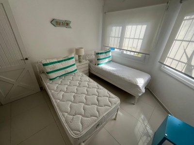 hermosa casa en venta en montoya a solo pasos de la playa, punta del este. - jpa7700c