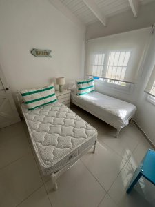 hermosa casa en venta en montoya a solo pasos de la playa, punta del este. - jpa7700c