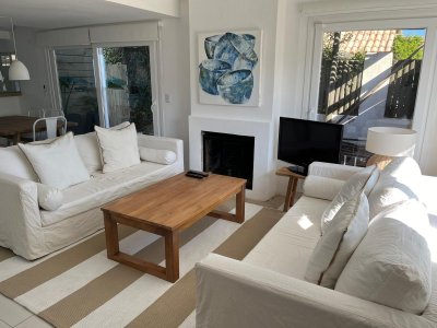 hermosa casa en venta en montoya a solo pasos de la playa, punta del este. - jpa7700c