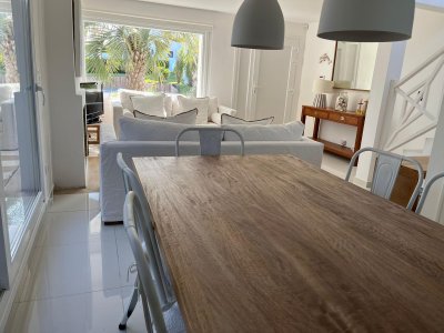 hermosa casa en venta en montoya a solo pasos de la playa, punta del este. - jpa7700c