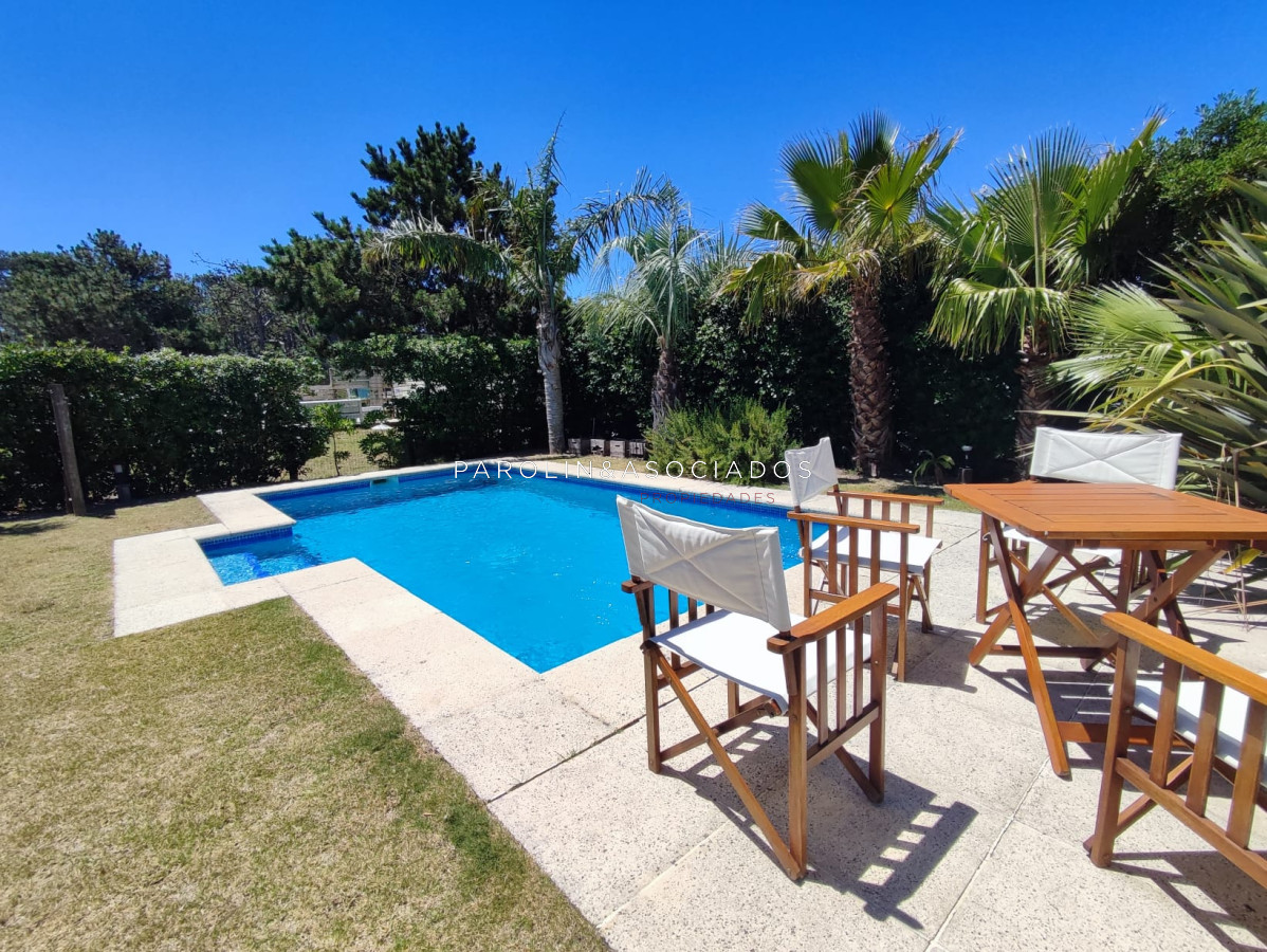 hermosa casa en venta en montoya a solo pasos de la playa, punta del este. - jpa7700c