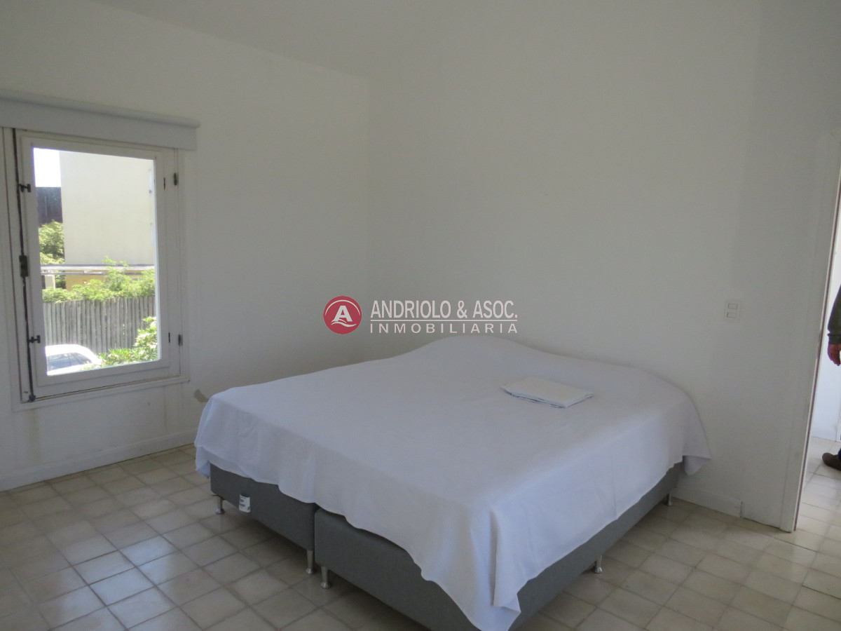 Casa ID.6742 - Hermosa casa a la venta ,amplia,comoda,cerca de todo.