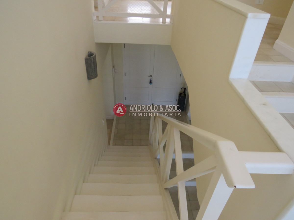 Casa ID.6742 - Hermosa casa a la venta ,amplia,comoda,cerca de todo.