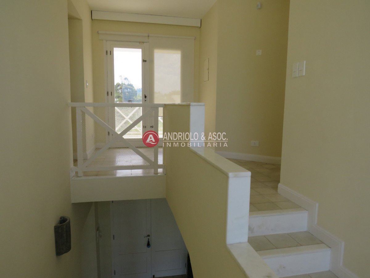 Casa ID.6742 - Hermosa casa a la venta ,amplia,comoda,cerca de todo.