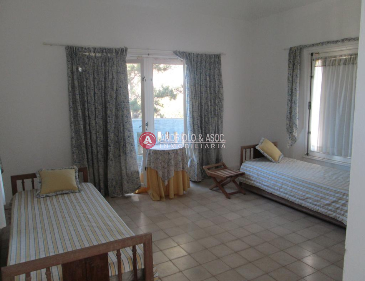 Casa ID.6742 - Hermosa casa a la venta ,amplia,comoda,cerca de todo.