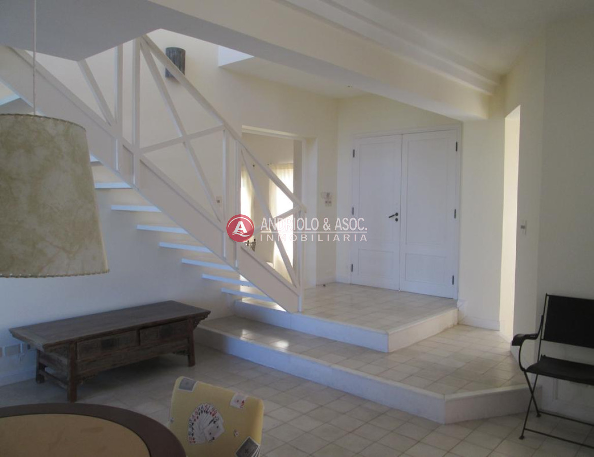 Casa ID.6742 - Hermosa casa a la venta ,amplia,comoda,cerca de todo.