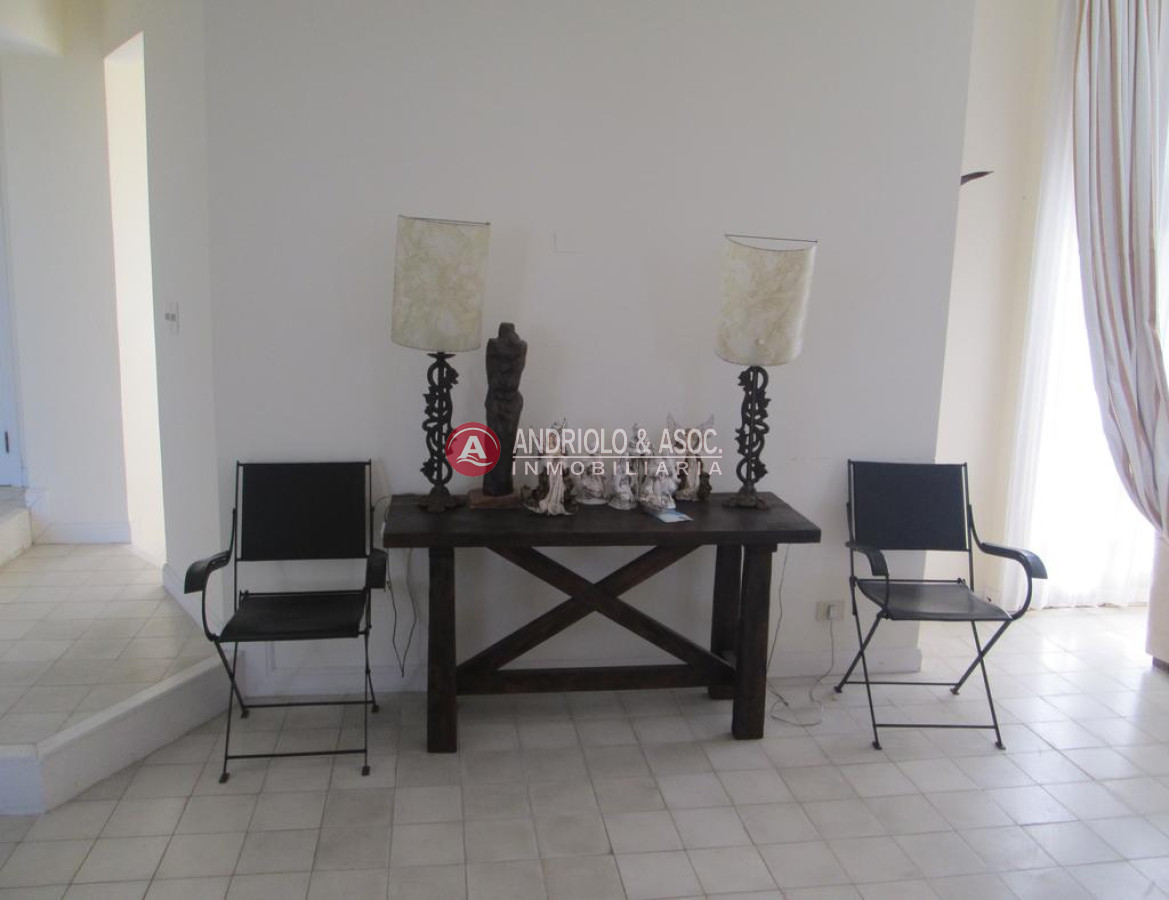 Casa ID.6742 - Hermosa casa a la venta ,amplia,comoda,cerca de todo.